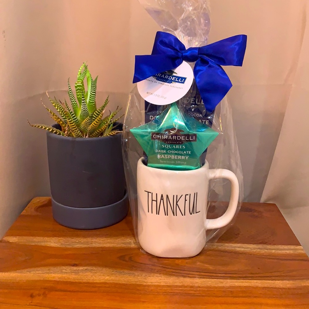 TAE DUNN MUG WITH GHIRDALLI CHOCOLATES